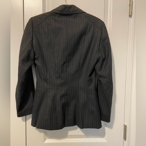 Larry Levine size 2 blazer-grey pinstripe - Picture 2 of 5